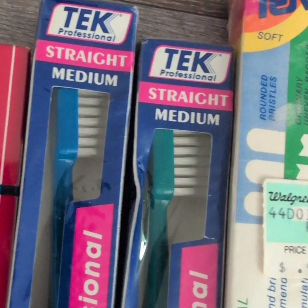 Vintage Crest Reach Colgate Tek Aqua fresh Assorted Toothbrush Lot Of‎ 16